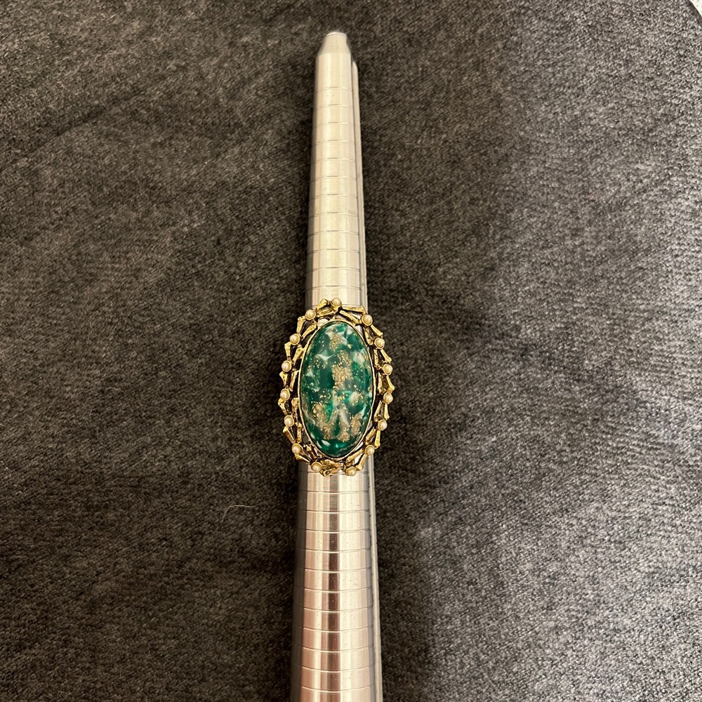 Adjustable Green cabochon with gold accents and faux pearl ring